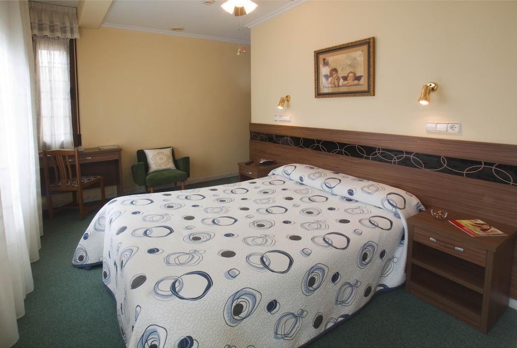 גיחון Hotel Castilla מראה חיצוני תמונה