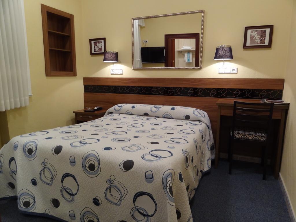 גיחון Hotel Castilla מראה חיצוני תמונה